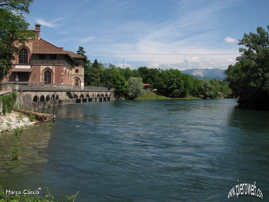 07_Centrale lungo l'Adda.JPG